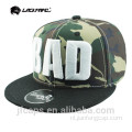 SLECHTE digitale geborduurde camouflage-snapback en baseballpet